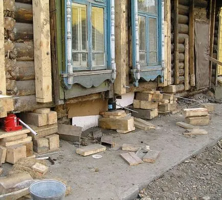 Укрепване на основите на една дървена къща