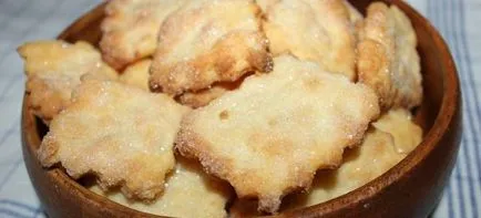 Печене с заквасена сметана - рецепти за кифли, гевреци, Шарлот, торта и тесто за пай