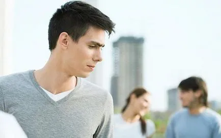 В съня си, една жена целувка показва, че мечтата (което означава) В съня си, една жена целувка показва, че сънят
