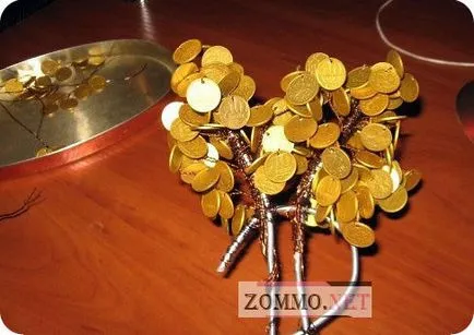 Пари дърво с ръцете си от съкращения