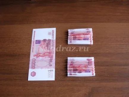 Пари дърво с ръцете си от съкращения