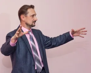 Как става говорител