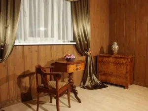 Как да украсят стените на дървена къща