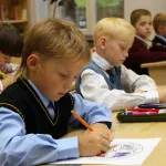 Какво е различен от гимназията физкултурен салон в България, техните плюсове и минуси