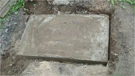 В основата на собствените си ръце под беседката В основата на собствените си ръце под беседката