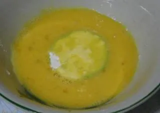 Тиквички пържени с чесън и домати