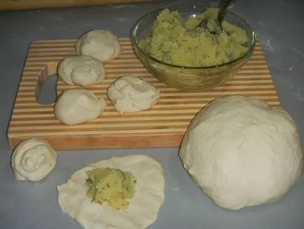 Банички с картофи в тенджера Банички с картофи в тенджера
