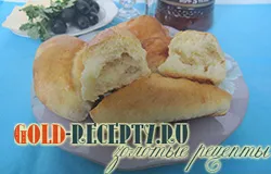Дрожди торти с картофи в рецептата фурна със снимка