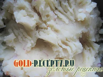 Дрожди торти с картофи в рецептата фурна със снимка