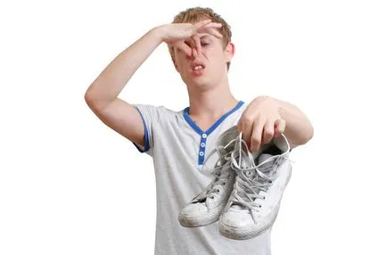 Как да премахнете миризмата на пот в обувките