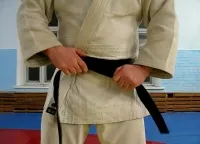 Карате колан като връзка Карате колан като връзка
