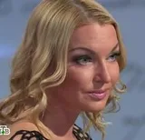 Като човек, отваря плика