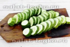 Салата с домати и краставици пипер