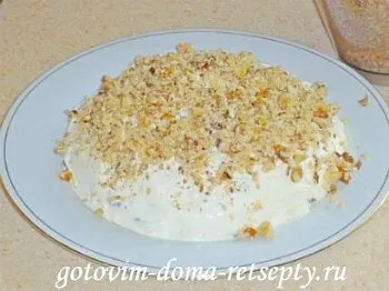 Салата с пиле и ядки