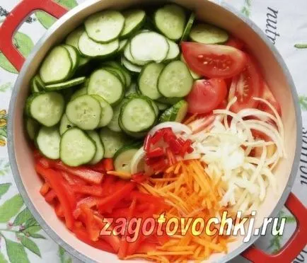 Салата от краставици домати и пипер