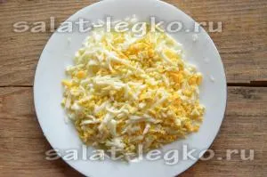 Салата с пиле и ядки