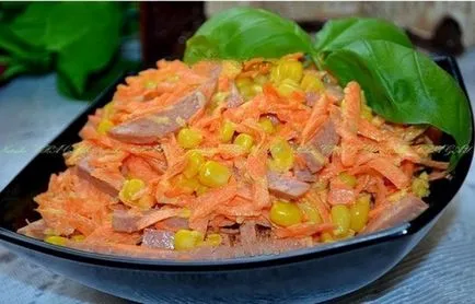 Салата с пиле и ядки