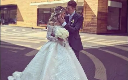 Алона Krasnova които булката Никита Presnyakov, който родителите й, баща