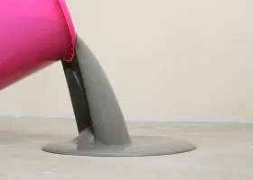 Цимент етаж с ръцете си