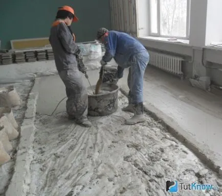 Цимент етаж с ръцете си