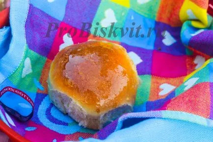 В намазана кифла, която блестеше