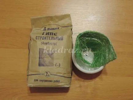 Цветя от найлон и тел
