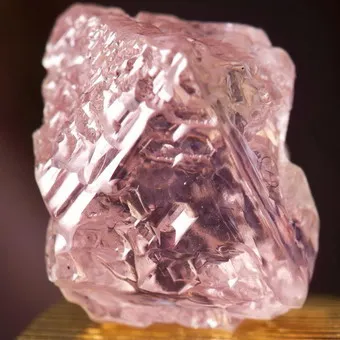 Gemstone диамант функцията за снимка, прилича на имоти (диамант) Gemstone диамант функцията за снимка, както изглежда, се отличава