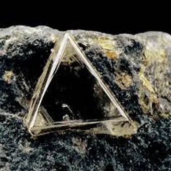 Gemstone диамант функцията за снимка, прилича на имоти (снимка) Gemstone диамант функцията за снимка, както изглежда, се отличава