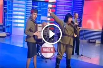 Той е шок, тъй като лекарят прави инжекции дечица!