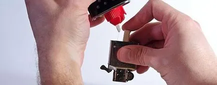 Как да се запълни по-лек Зипо (набори от Poker.) Как да се запълни по-лек Zippo