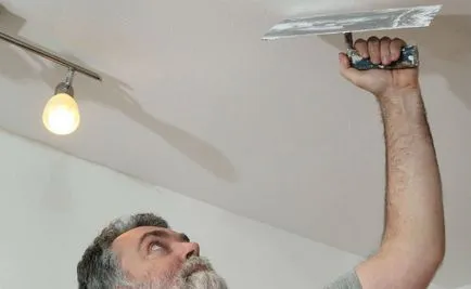 Как да се залепи за таван на замазка, че той не е паднал