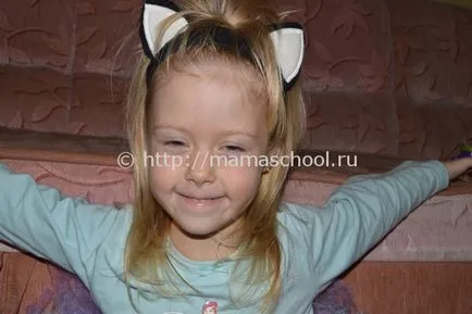Как да направите ушите на котка с ръцете си