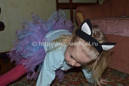 Как да направите ушите на котка с ръцете си
