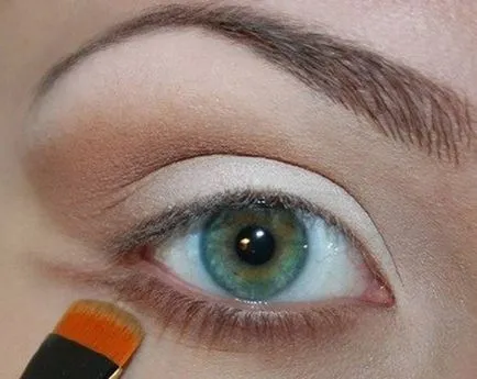 Както винаги изглежда привлекателно матов грим
