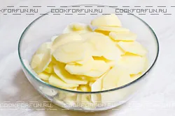 Печени картофи с свинско месо и домати