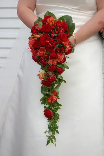 Cascading булчински букет