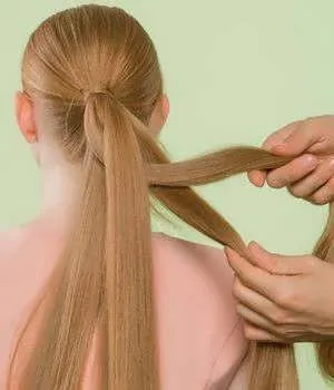 Красиви плитки за дълга коса с уроците си ръце снимка