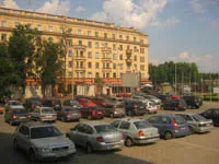 Не зареждайте батерията в колата