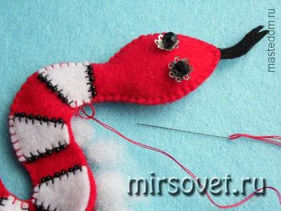 Коледна играчка змия с ръцете си майсторски клас - домашна работа (играчки) Коледна играчка змия с ръцете си майсторски клас - домашна работа