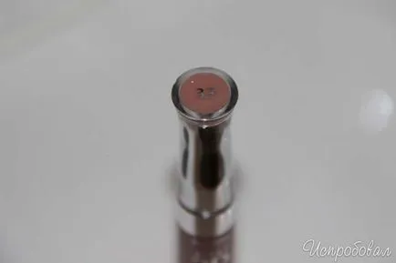 Преглед на блясък за устни Bourjois полезното 3D Max 8h вероятно е добър блясък, но бях ужасно погрешни