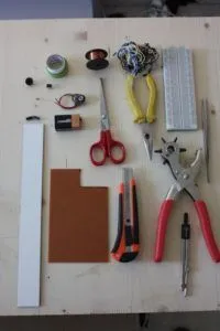 Обикновено метал с ръцете си