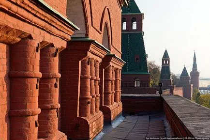 Движейки се по стената на Кремъл, фото новини