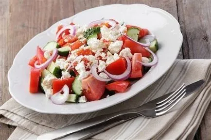 Прости салати със сирене приготвят вкусни и бързи!