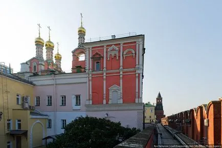 Движейки се по стената на Кремъл, фото новини