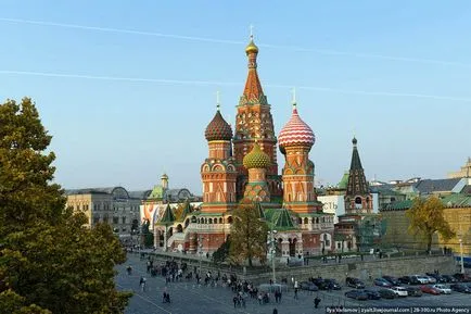 Движейки се по стената на Кремъл, фото новини