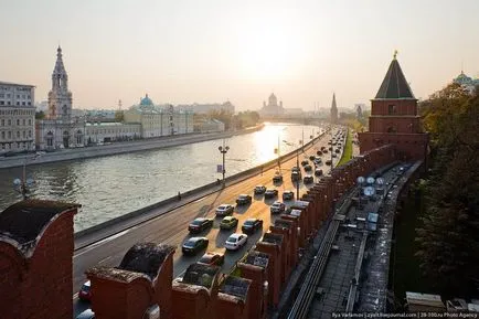 Движейки се по стената на Кремъл, фото новини