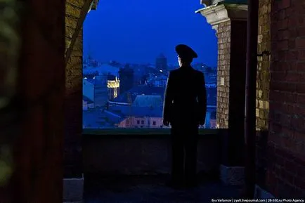 Движейки се по стената на Кремъл, фото новини