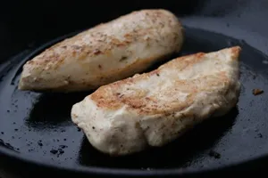 Салата - Цезар - с пиле, домати и крутони - рецепти Фото-стъпка за готвене