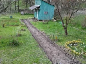 Градинска пътека от бетон с техните ръце плюсове и минуси