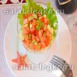 Салата с салам, сирене и домати - рецептата със снимка